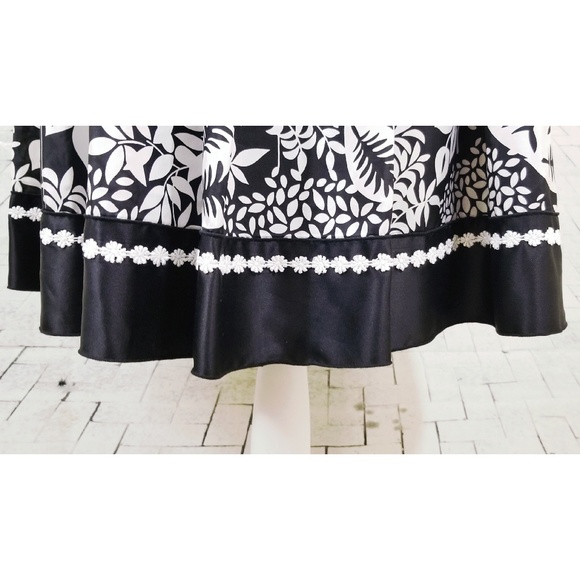 WHBM black white silk midi a line skirt size 4 - Picture 5 of 8